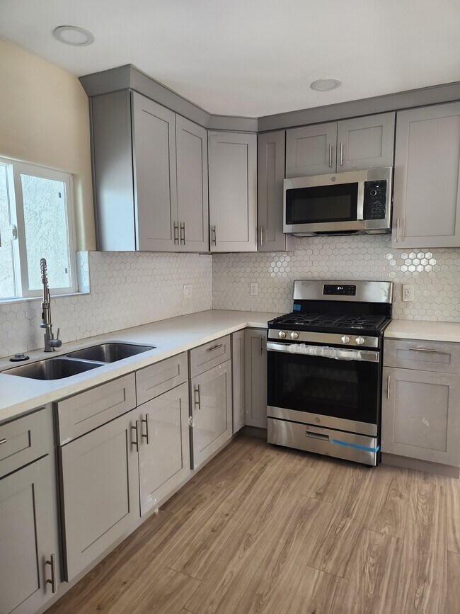 Photo - 6732 Troost Ave