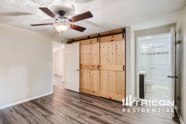 Photo - 5909 Chatham Ct NW