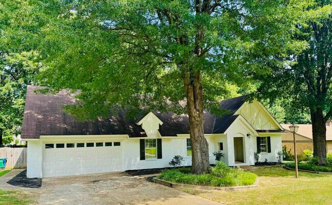 Photo - 2212 Howard Rd