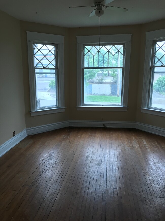 Photo - 114 W Taber St