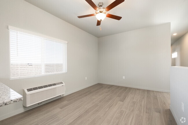 2BR,2BA - 902SF - Living Room