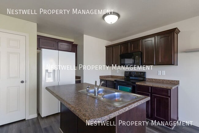 Photo - 2444 Andover St