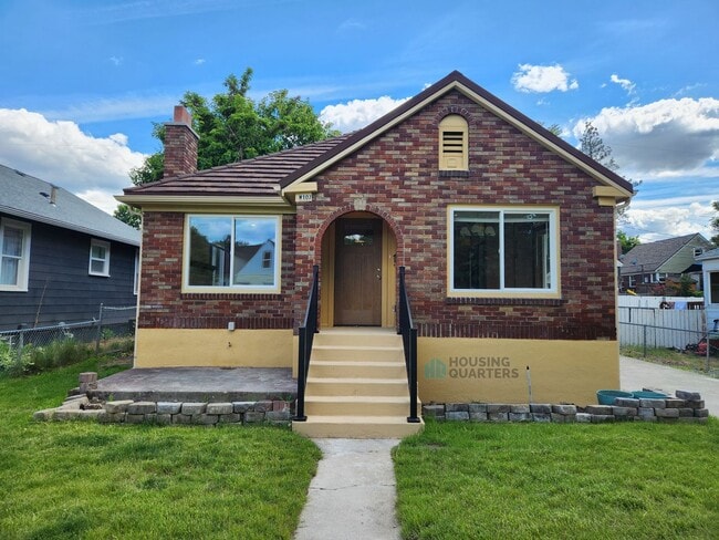 Building Photo - Wonderful home located in one of Spokane's precious historic districts!
