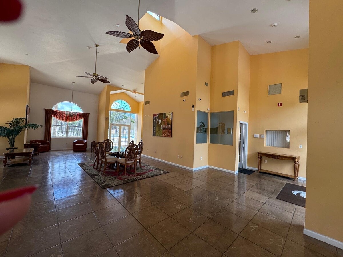 Photo - 417 Palm Cir E Unidad 417