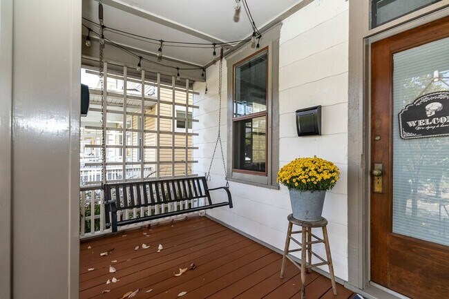 Photo - 2384 Glenmawr Ave