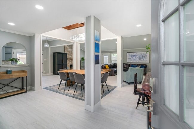 Building Photo - 3027 Kenross St Rental