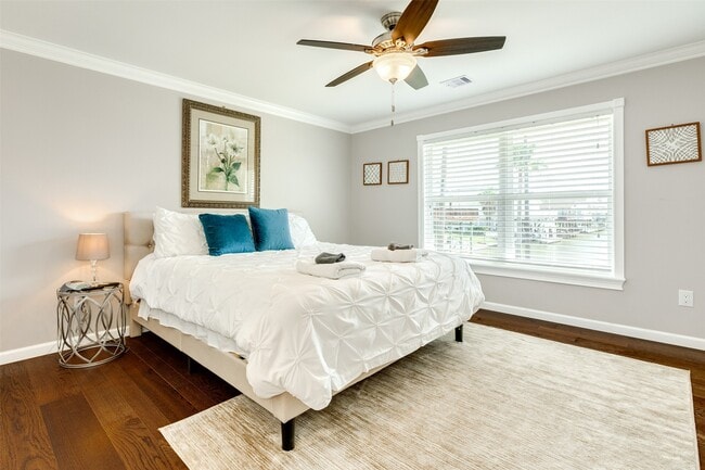 Building Photo - 4421 Pelican Rd