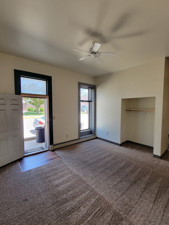 Building Photo - 103 N Wisconsin St Unit 107