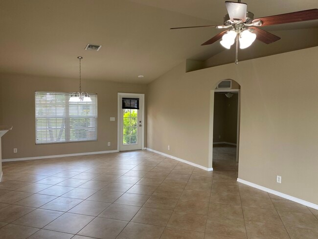 Photo - 638 NE Juanita Pl