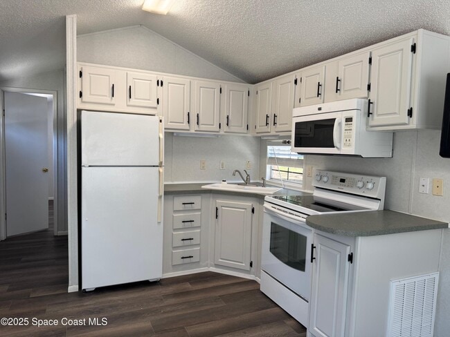 Photo - 657 Snowbird Ave