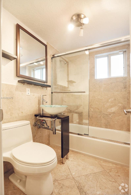 Building Photo - 150 SW 10th St Unit 4 Rental