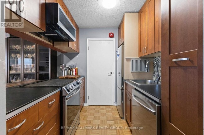 Photo - 2019 Bank St Unit 504