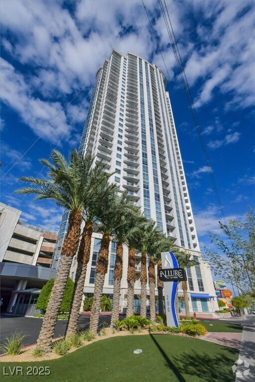 Building Photo - 200 W Sahara Ave Unit 3206 Rental