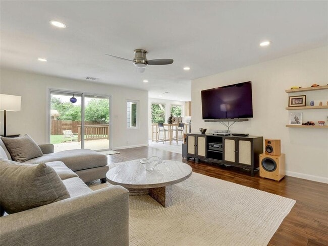 Photo - 3013 Rogge Ln