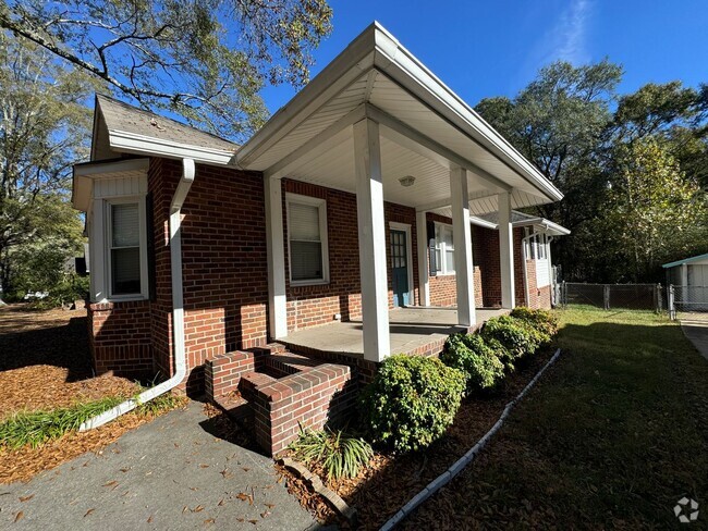 Building Photo - Nice Brick 3/2 House in Riverside $1,595