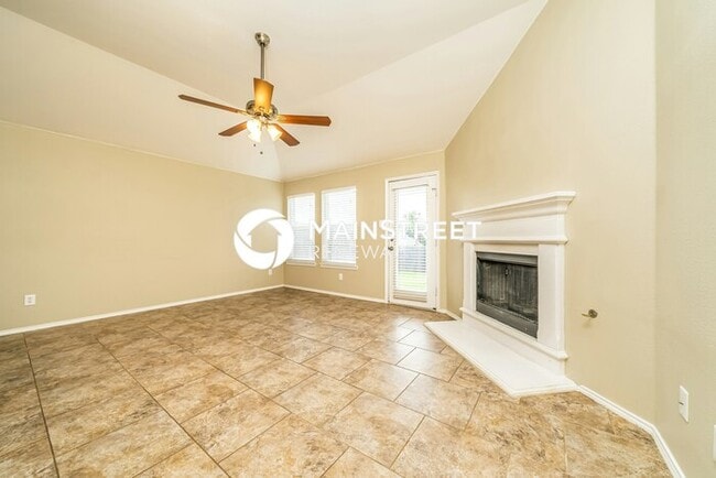 Photo - 3 Bedroom Pet-Friendly Home in Arlington, TX with Main Street Renewal
