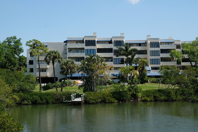 Building Photo - 835 S Osprey Ave Unit 411