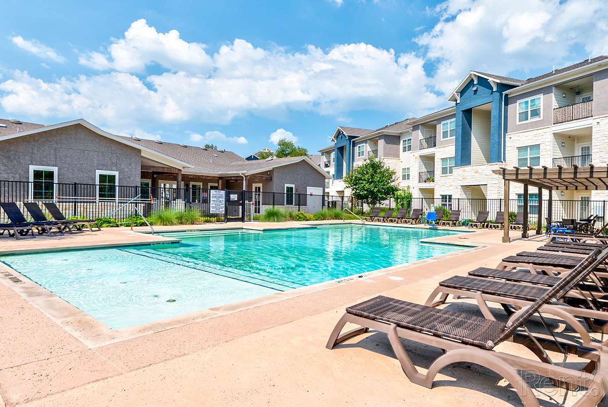 Live Oak Apartments - Live Oak Apartments