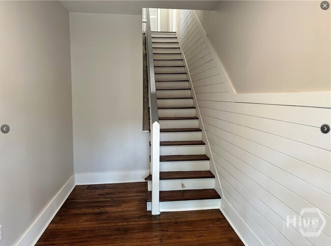 Building Photo - 221 W Duffy St Unit B Rental