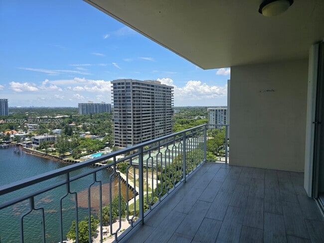 Building Photo - 11111 Biscayne Blvd Unit 17D