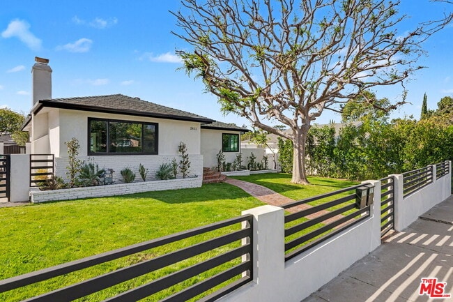 Building Photo - 2831 Overland Ave