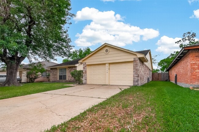 Photo - 16738 Quail Briar Dr