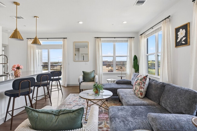 Photo - 1301 Leah Ave Unidad SI FL1-ID1499100P