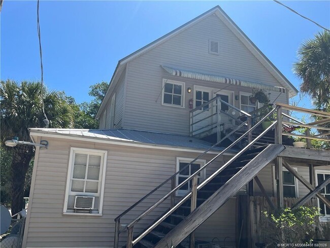 Building Photo - 2172 NE Poinciana Terrace Unit 10