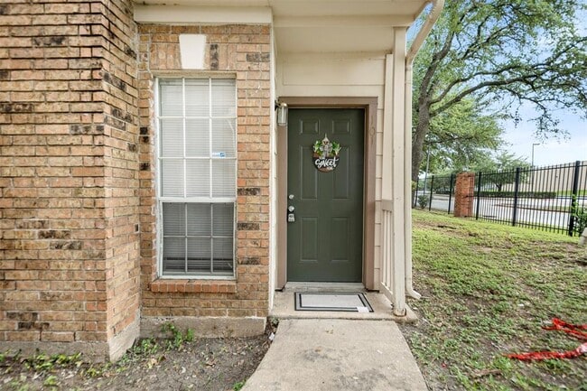 Building Photo - 2626 Holly Hall St Unit 101 Rental