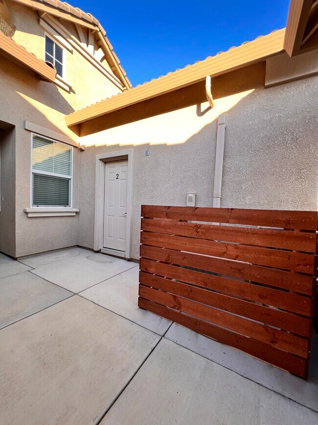 Photo - 760 Aparicio Way Unidad 2