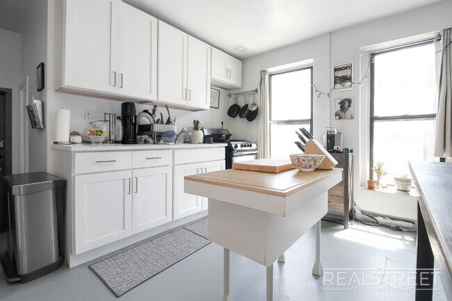 Photo - Spacious Studio LOFT in Williamsburg! Unit B1