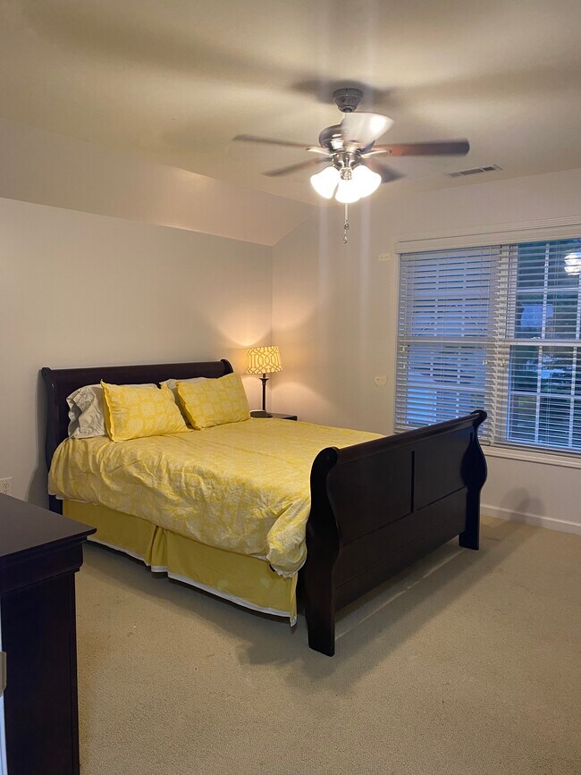 Private bedroom - 102 Creeks Edge Dr