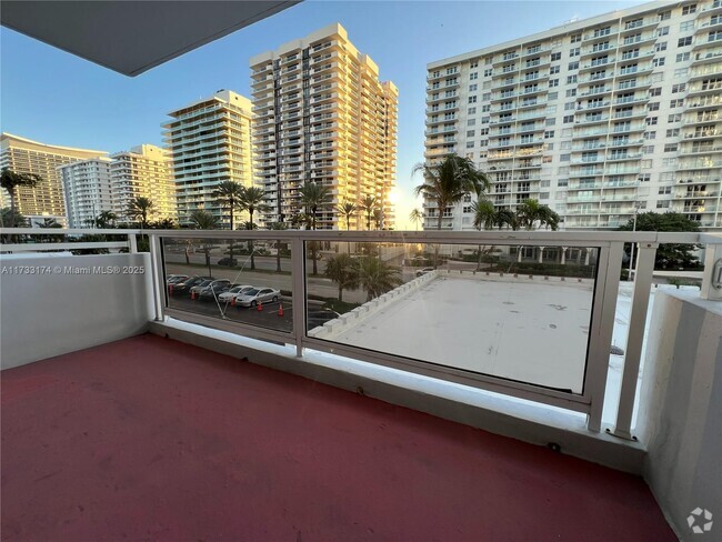 Building Photo - 5700 Collins Ave Unit 3D Rental