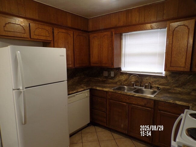 Photo - 2335 NW 41st St