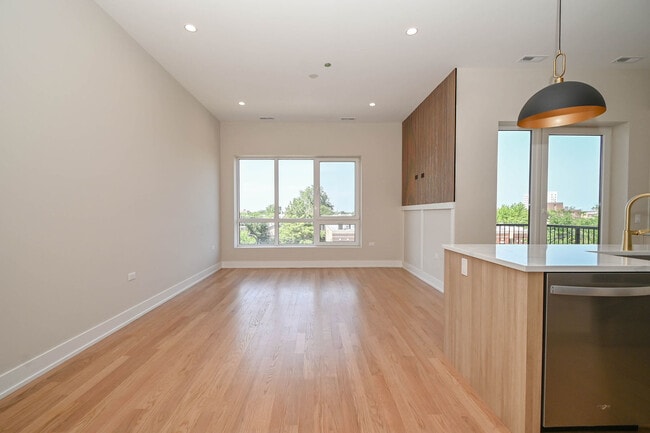 Photo - 2127 W Madison St