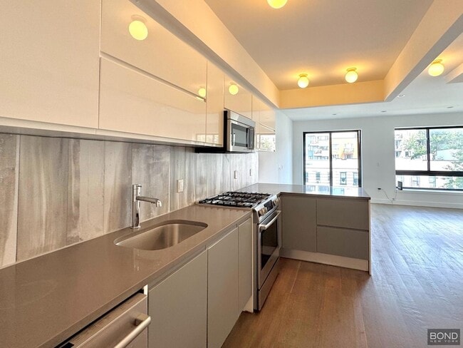 Building Photo - 56 Vernon Ave Unit 4