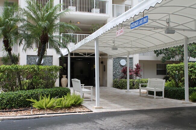 Photo - 3520 Oaks Way Unidad 607