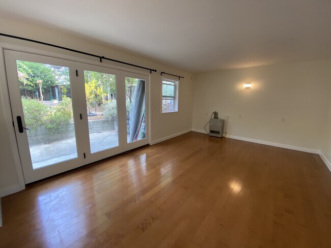 Photo - 1831 Woolsey St