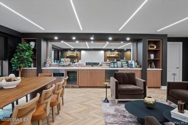 Photo - 1188 King St Unit 101