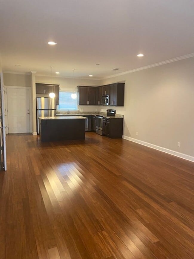 Photo - Stunning 3 bed/2.5 bath townhouse with Gated Parking and Energy Efficiency Unidad 607