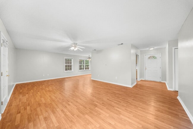 Photo - 102 Echo Way