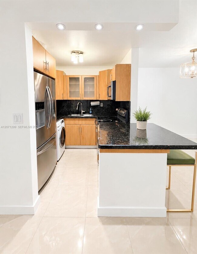 Photo - 605 NW 72nd Ave Unidad 301