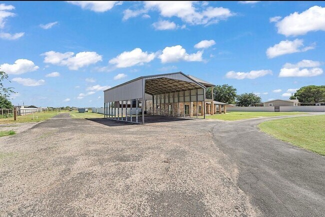 Photo - 5508 E County Rd 60