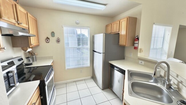 Photo - 9005 Lee Vista Blvd