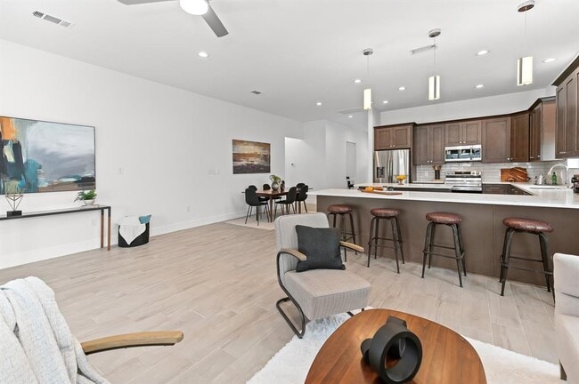 Photo - 344 Colovista Pkwy