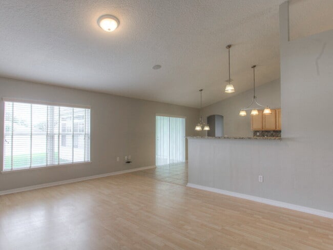 Photo - 744 Westcliffe Dr