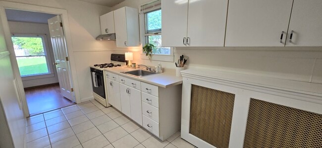 Building Photo - 100 Melvin Ave Unit A