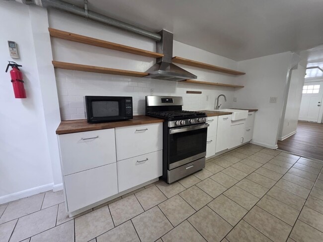 Photo - 40 Van Reypen St