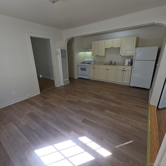 4 Storybrook Ln W