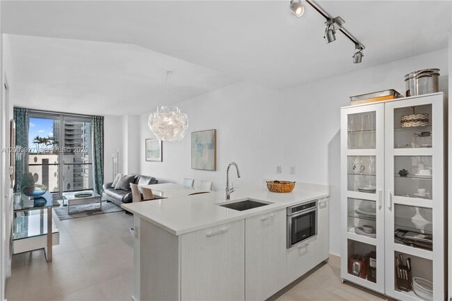 Building Photo - 501 NE 31st St Unit 605
